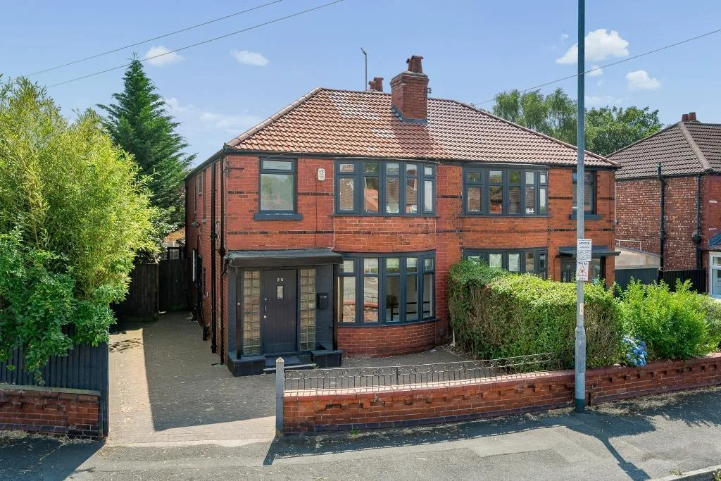 5 bedroom semi-detached house for rent