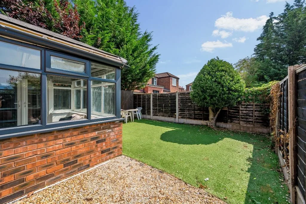5 bedroom semi-detached house for rent