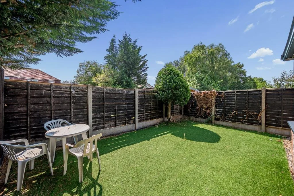 5 bedroom semi-detached house for rent