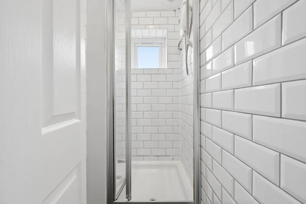 5 bedroom semi-detached house for rent