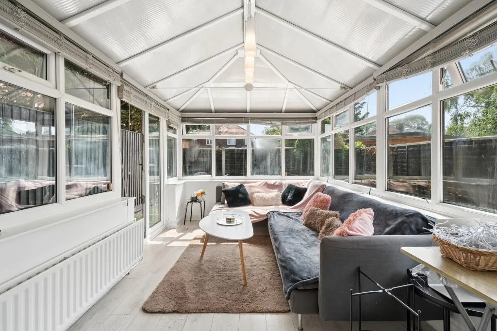 5 bedroom semi-detached house for rent