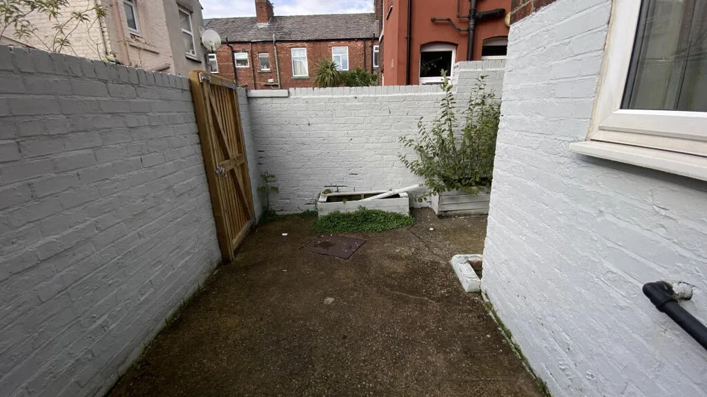 2 bedroom end of terrace house for rent
