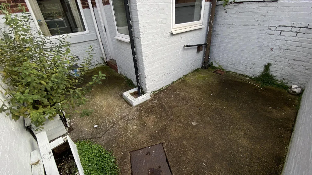 2 bedroom end of terrace house for rent