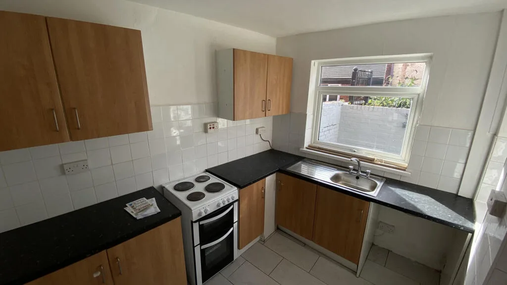 2 bedroom end of terrace house for rent