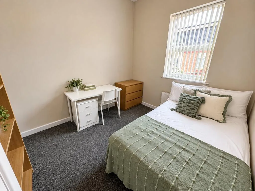 5 bedroom terraced house for rent