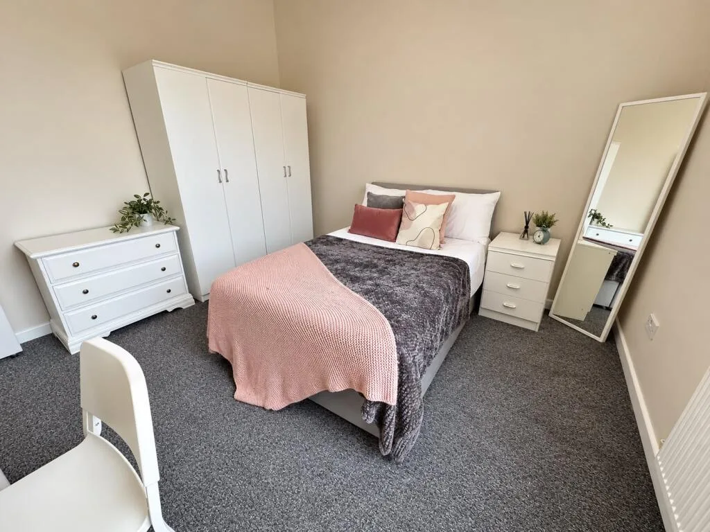 5 bedroom terraced house for rent