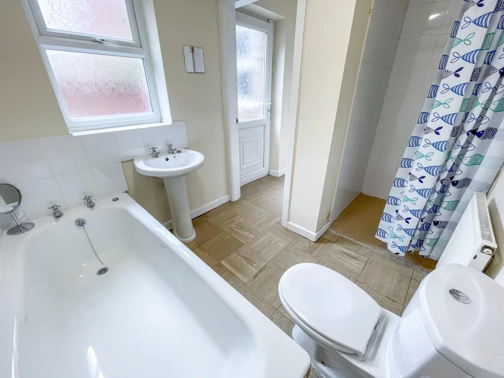5 bedroom terraced house for rent