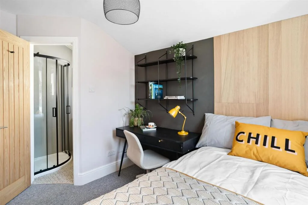 5 bedroom terraced house for rent