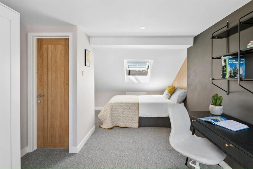 5 bedroom terraced house for rent