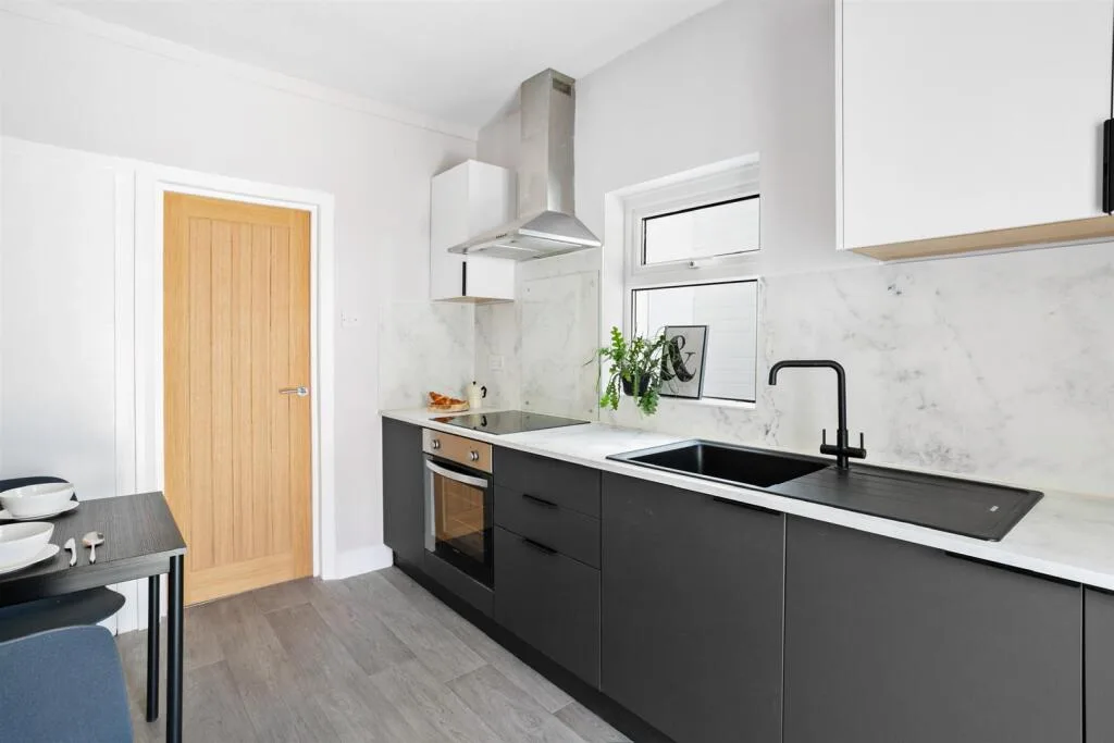 5 bedroom terraced house for rent