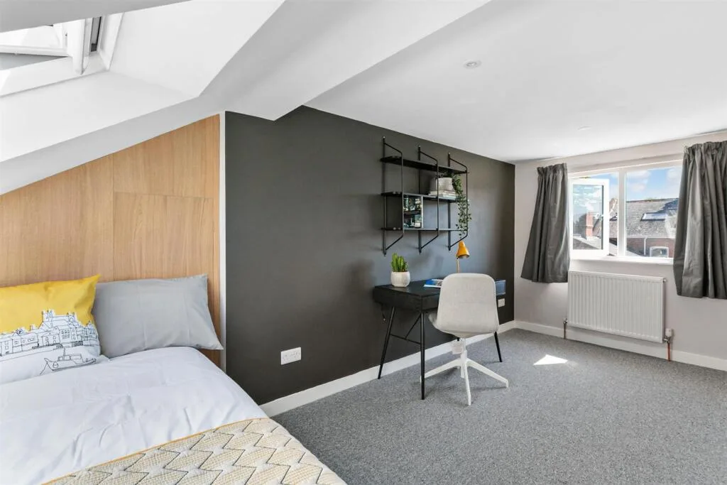 5 bedroom terraced house for rent