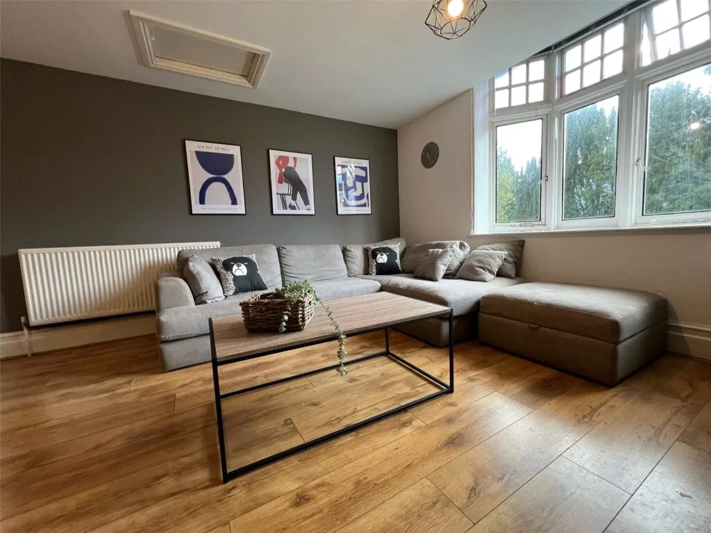 16 bedroom semi-detached house for rent