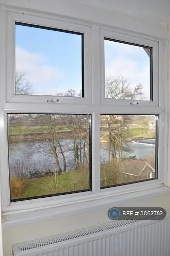 3 bedroom semi-detached house for rent