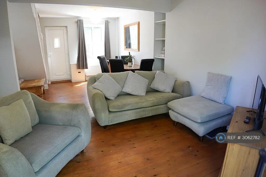 3 bedroom semi-detached house for rent