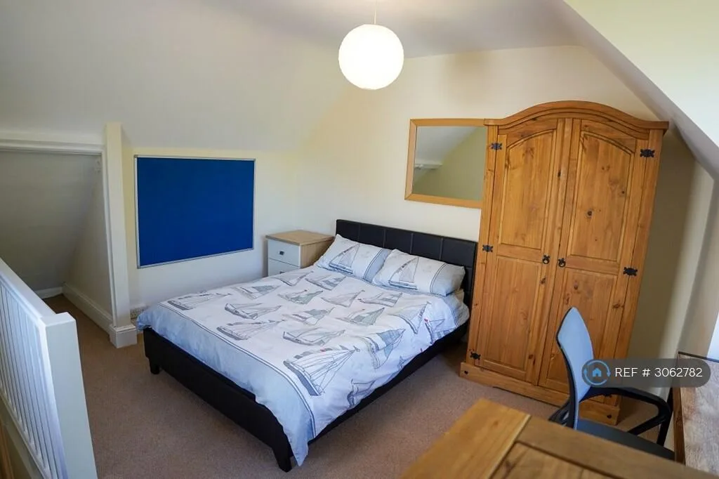 3 bedroom semi-detached house for rent