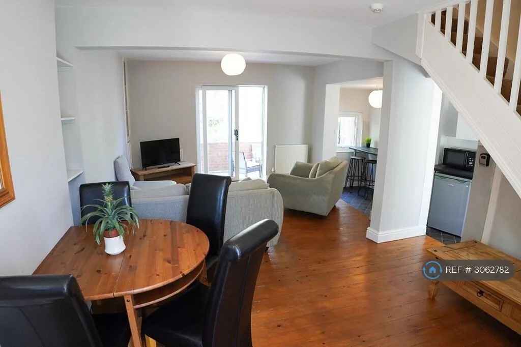 3 bedroom semi-detached house for rent