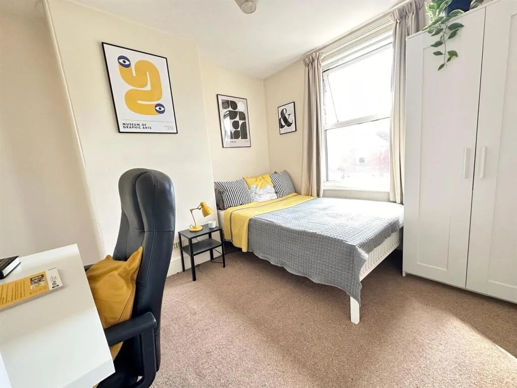 5 bedroom terraced house for rent