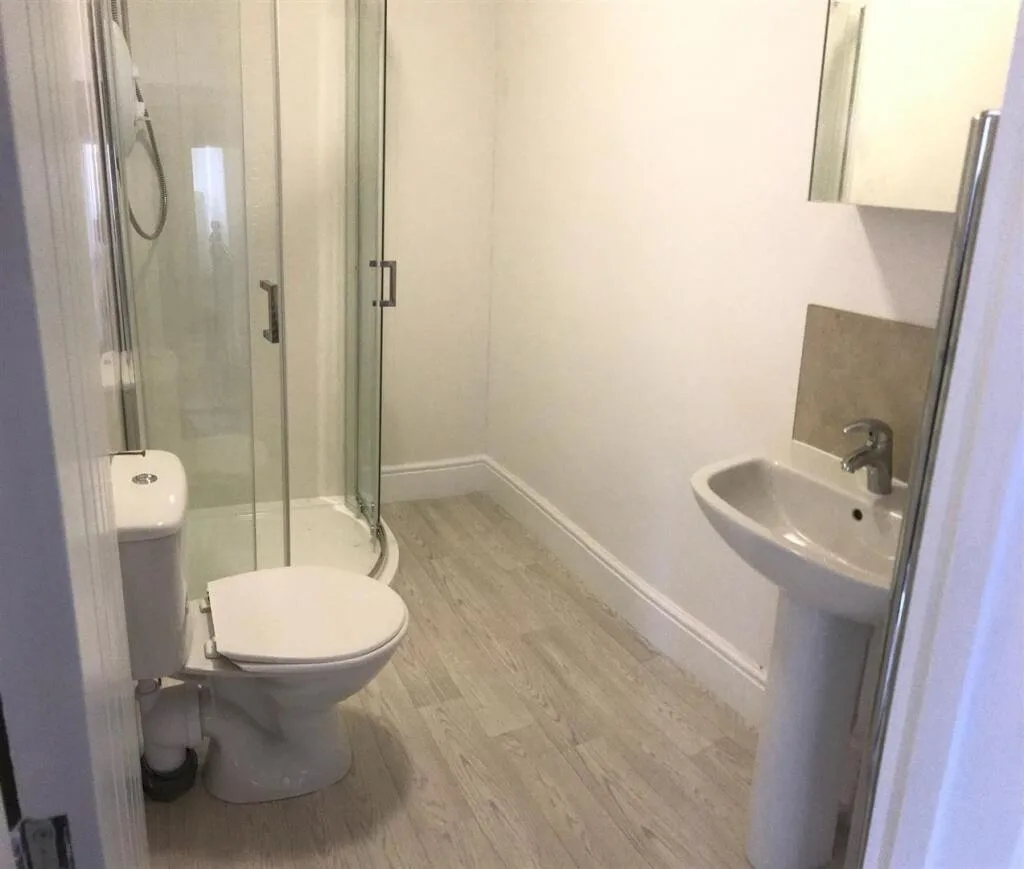 5 bedroom terraced house for rent