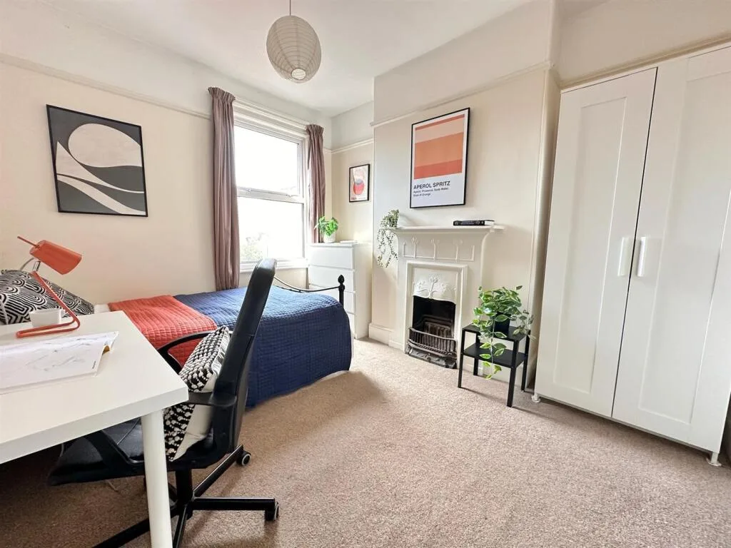 5 bedroom terraced house for rent