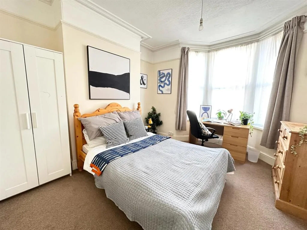5 bedroom terraced house for rent