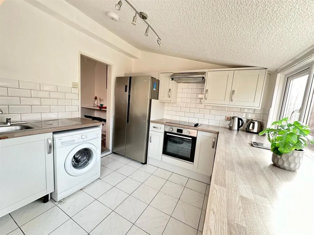 5 bedroom terraced house for rent