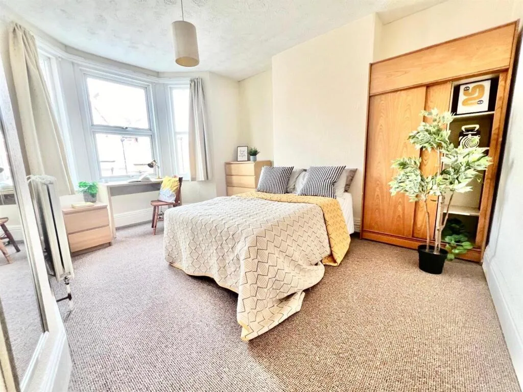5 bedroom terraced house for rent