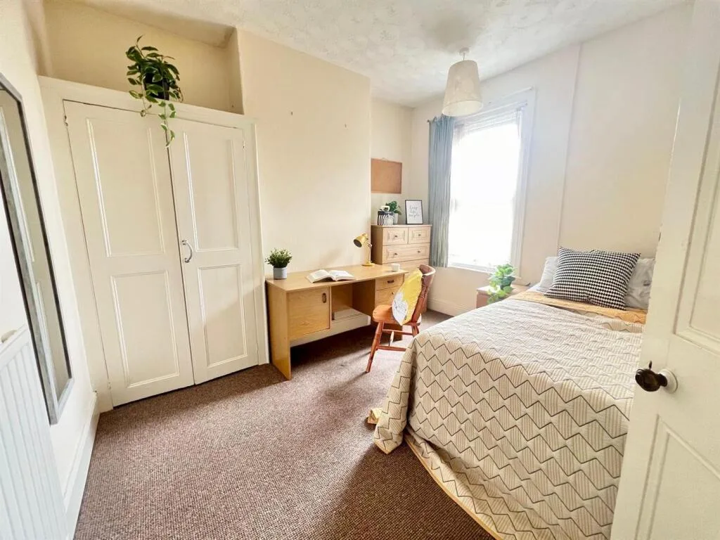 5 bedroom terraced house for rent