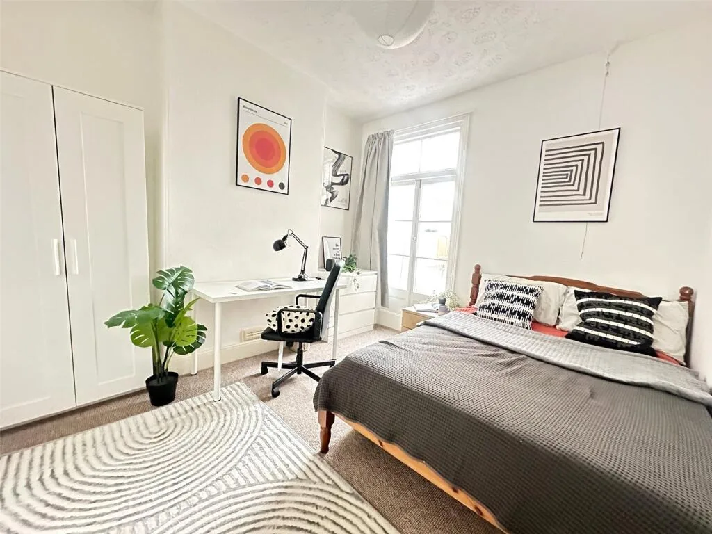 5 bedroom terraced house for rent