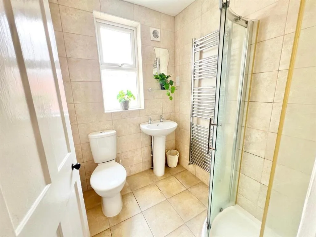 5 bedroom terraced house for rent