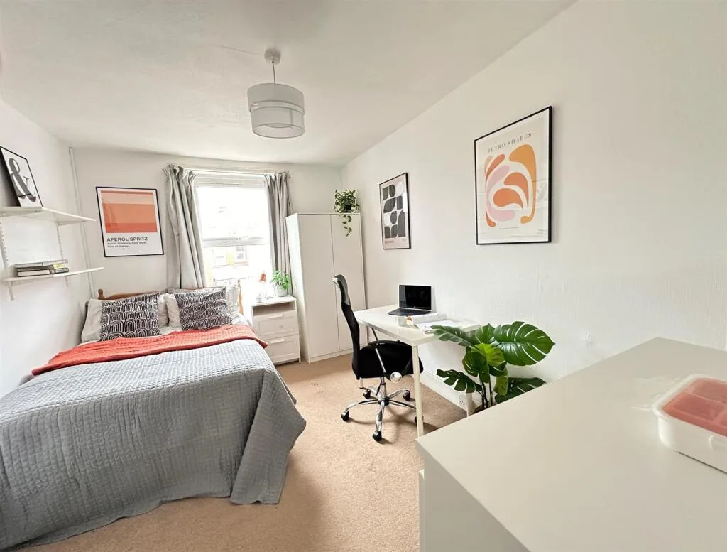 5 bedroom terraced house for rent