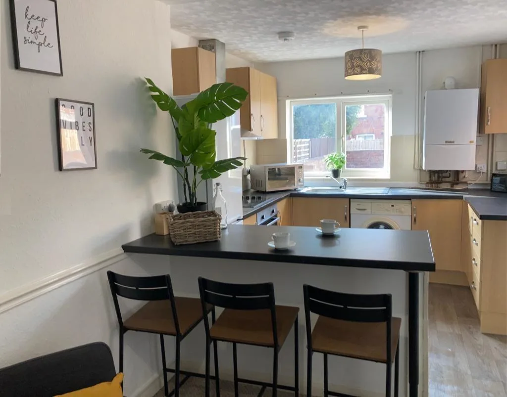 5 bedroom terraced house for rent