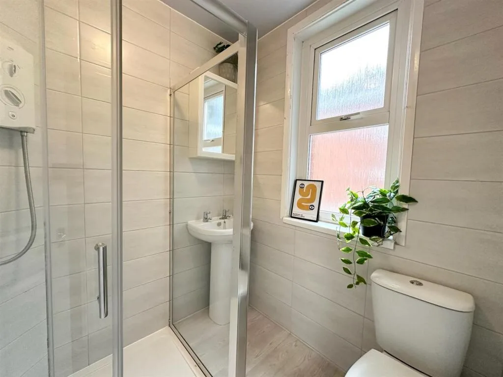 5 bedroom terraced house for rent