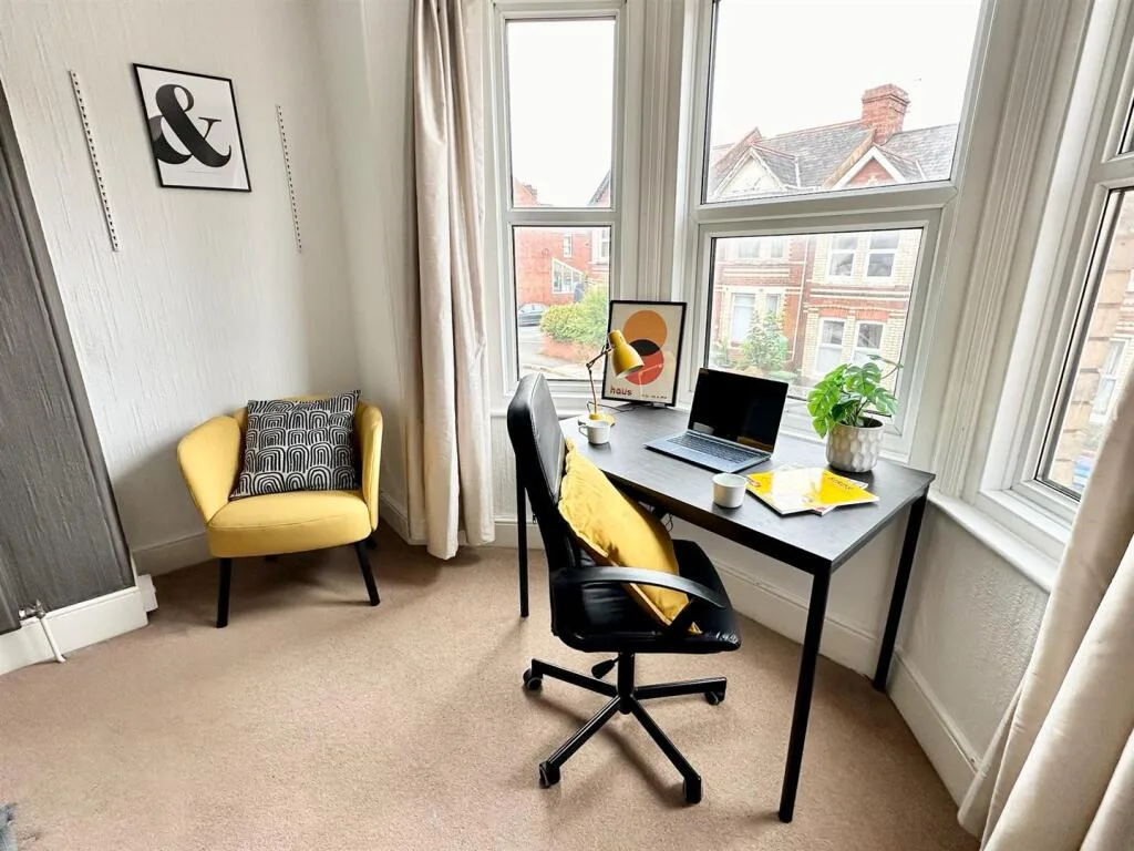 5 bedroom terraced house for rent