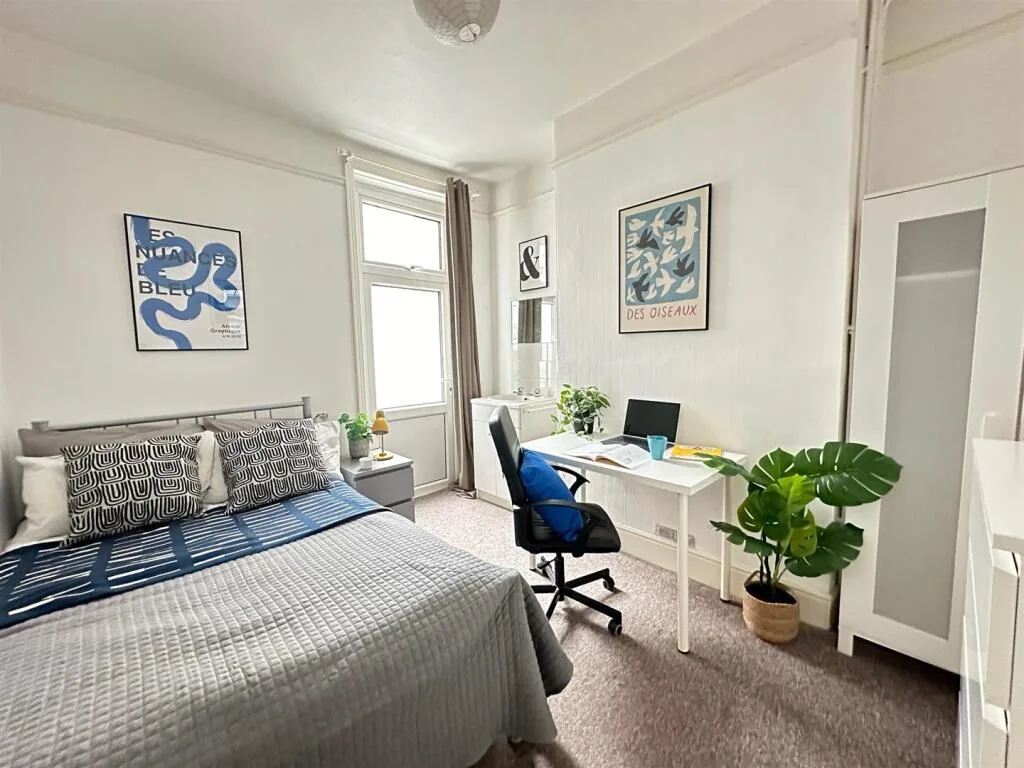 5 bedroom terraced house for rent