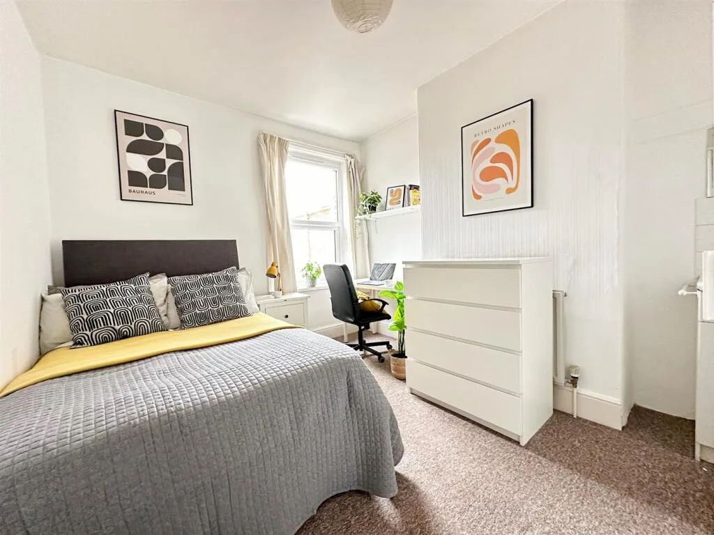 5 bedroom terraced house for rent