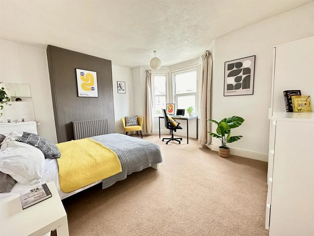 5 bedroom terraced house for rent