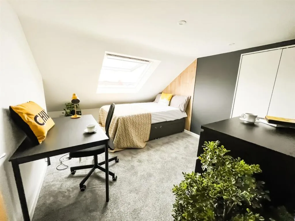 7 bedroom terraced house for rent