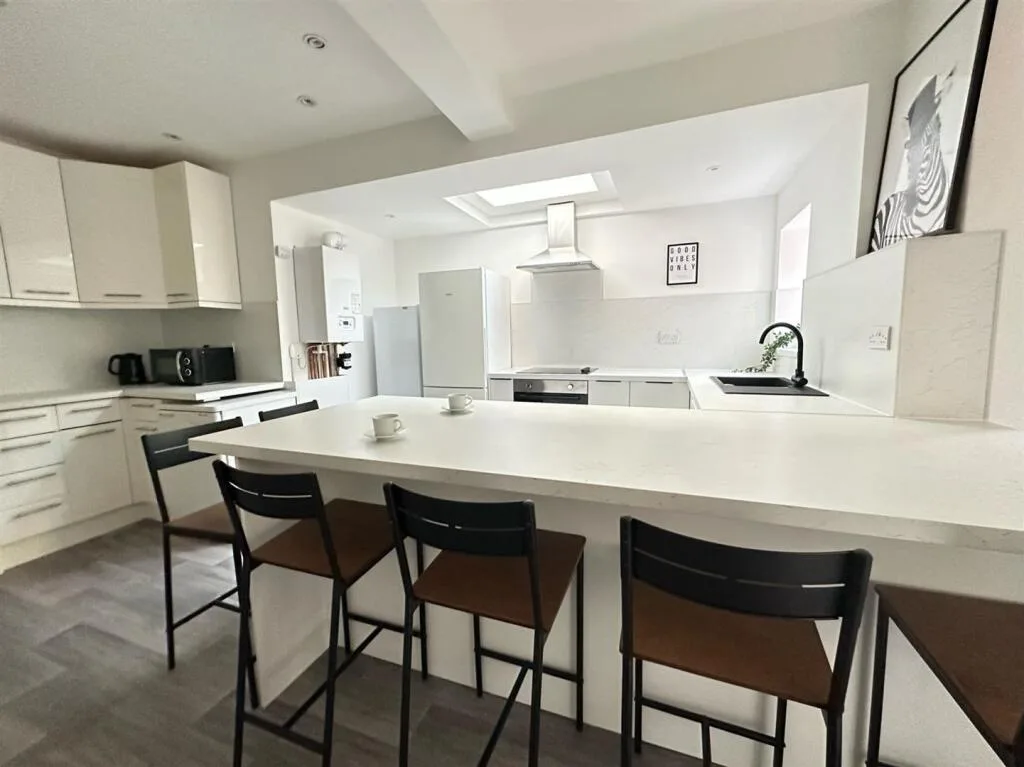 7 bedroom terraced house for rent