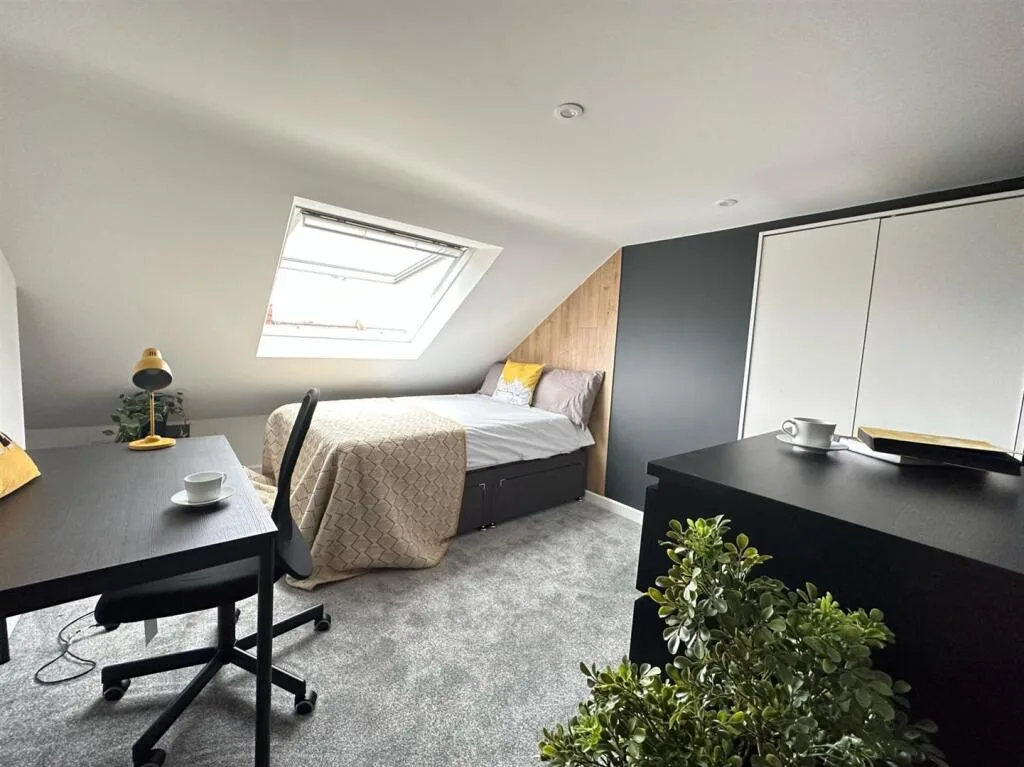 7 bedroom terraced house for rent