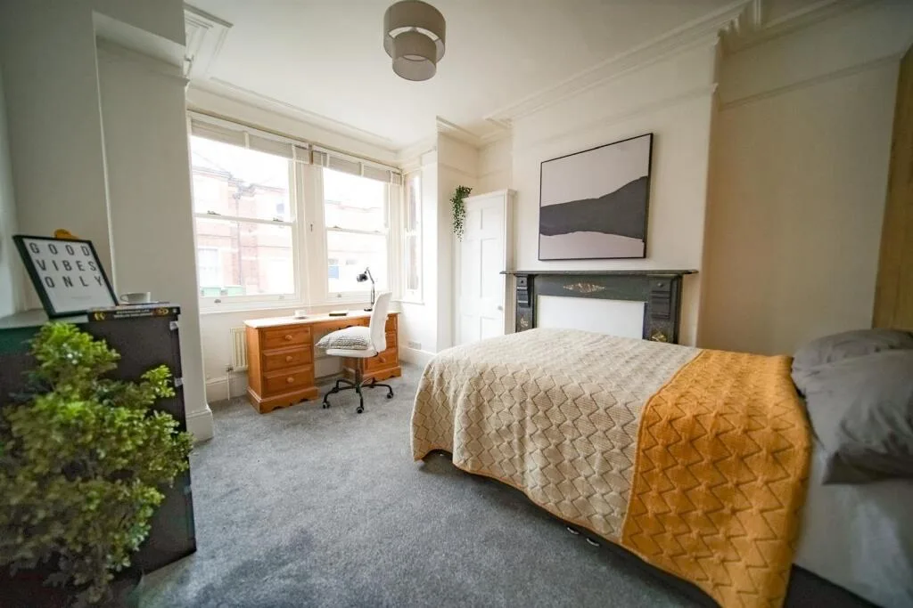 7 bedroom terraced house for rent