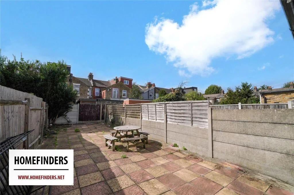 3 bedroom semi-detached house for rent