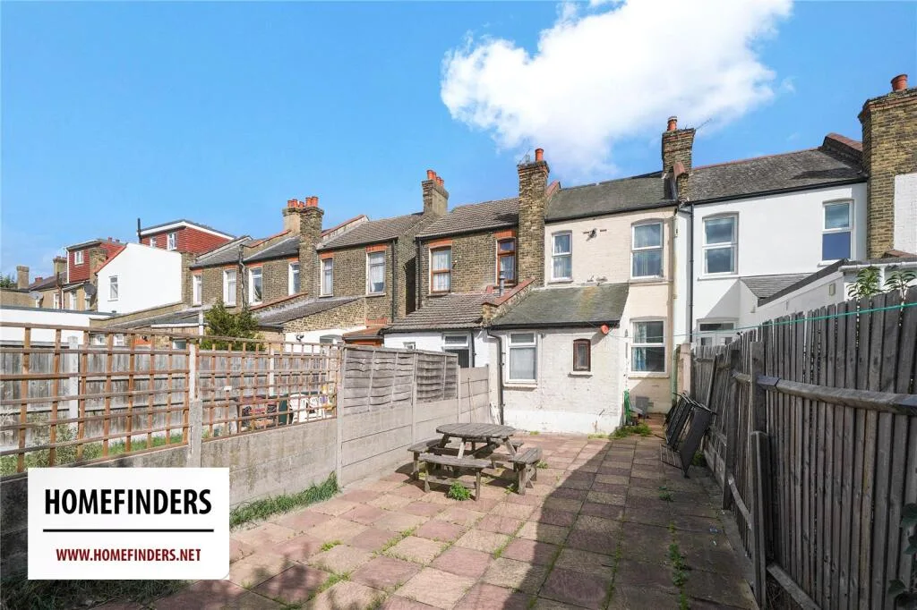 3 bedroom semi-detached house for rent