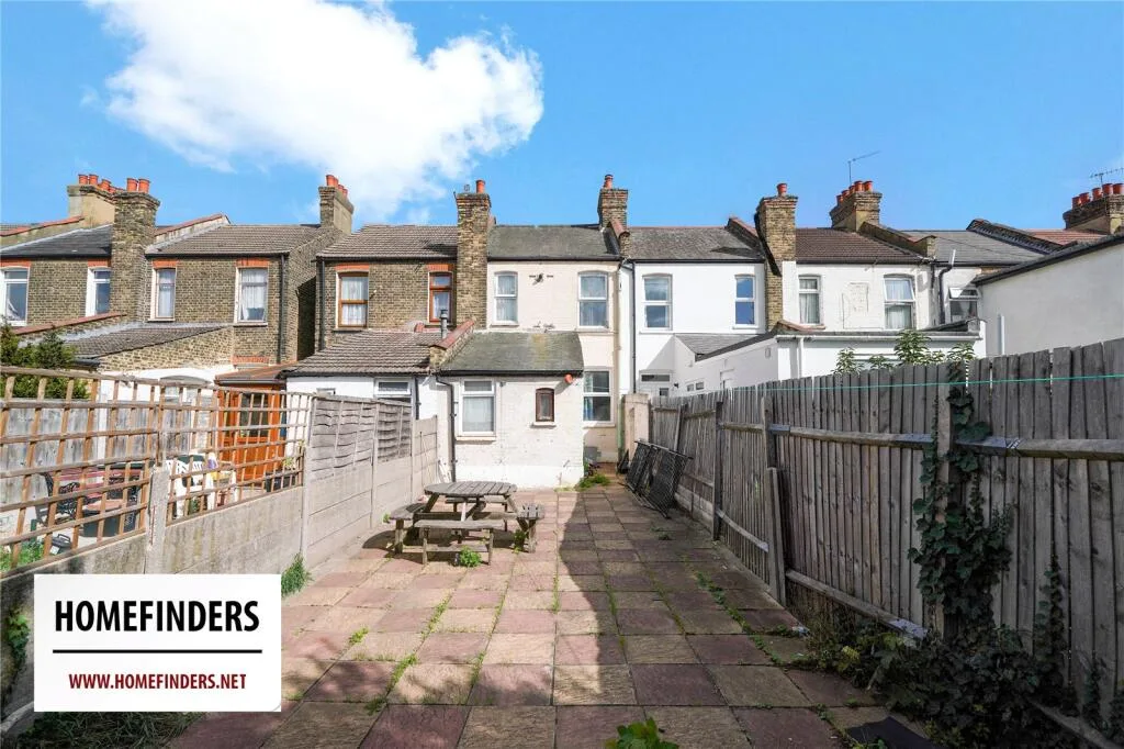 3 bedroom semi-detached house for rent