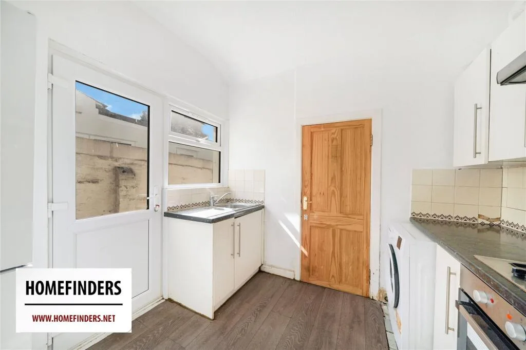 3 bedroom semi-detached house for rent