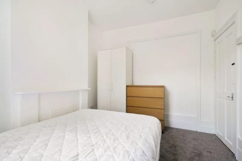 4 bedroom end of terrace house for rent