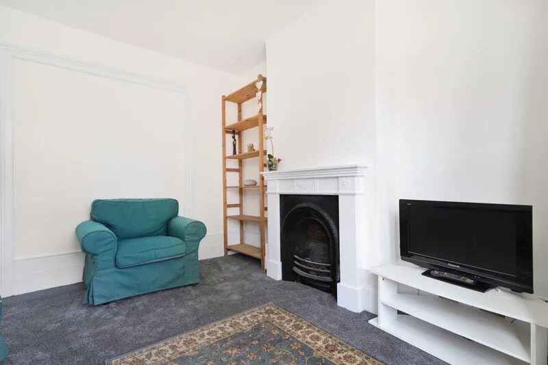 4 bedroom end of terrace house for rent