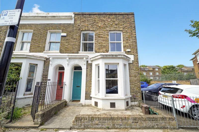 4 bedroom end of terrace house for rent