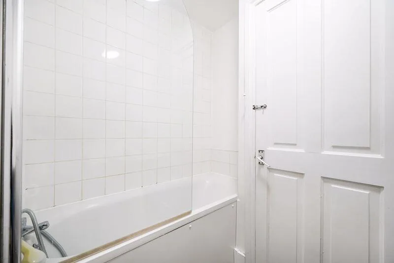 4 bedroom end of terrace house for rent