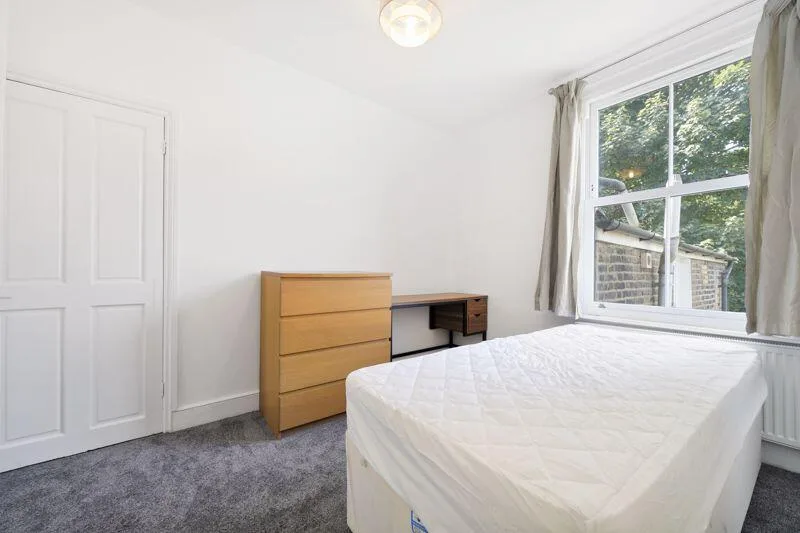 4 bedroom end of terrace house for rent