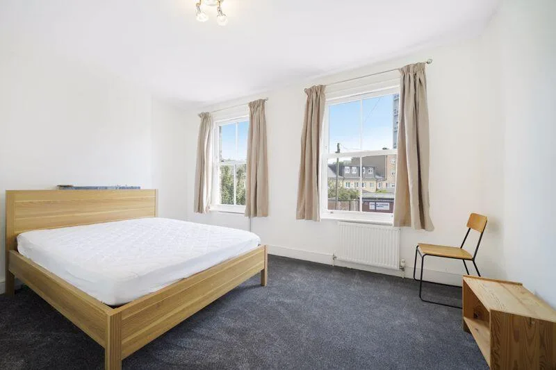 4 bedroom end of terrace house for rent